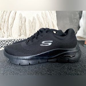 Sketchers shoes